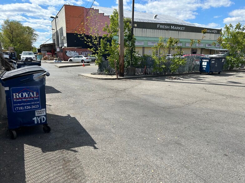 More Photos Of 16024 Northern Blvd, Flushing Storefront For Sale