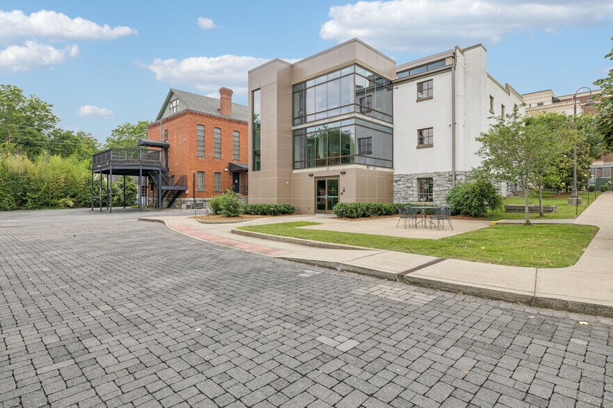 More Photos Of 112 Bridge St, Franklin Office For Sale