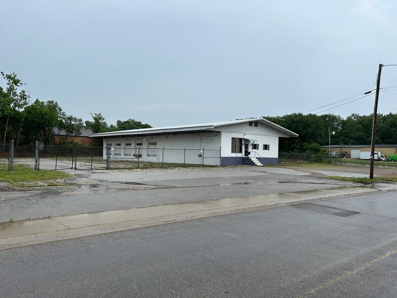 Primary Photo Of 209 E Wade Ave, Mountain Home Distribution For Sale
