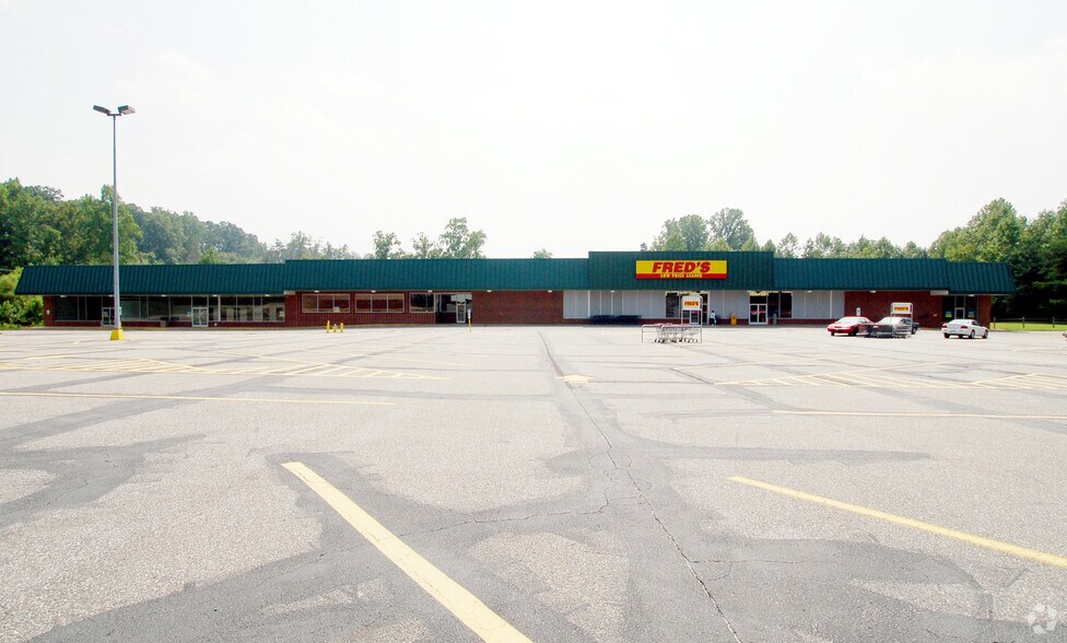 More Photos Of 825 Conover Blvd W, Conover General Retail For Lease