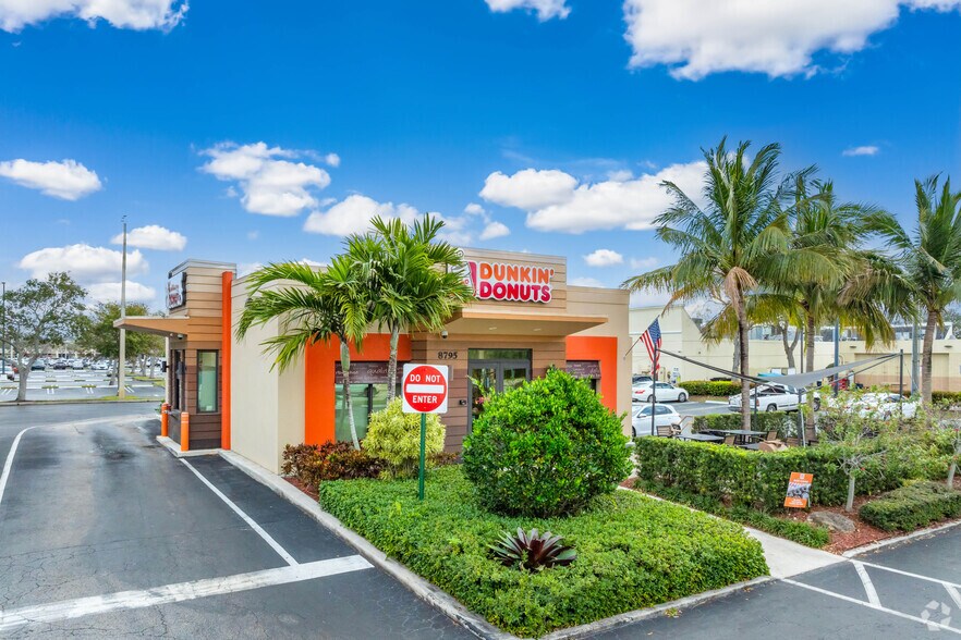 More Photos Of 8767-8961 SE Bridge Rd, Hobe Sound Unknown For Lease