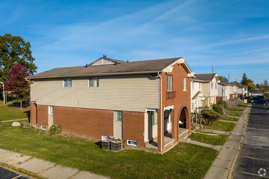 More Photos Of 6028 Vanderbilt Dr, Mount Morris Apartments For Sale