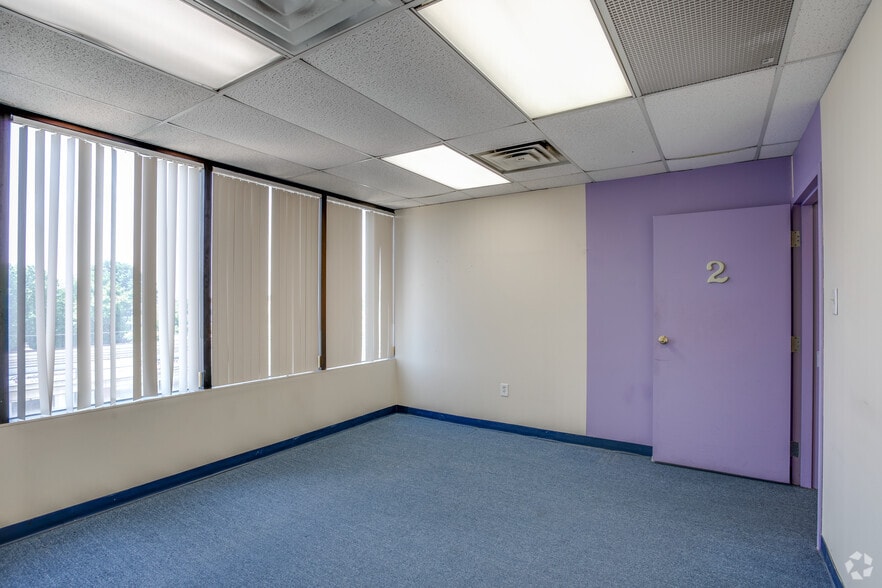 More Photos Of 8001 Roosevelt Blvd, Philadelphia Medical For Lease
