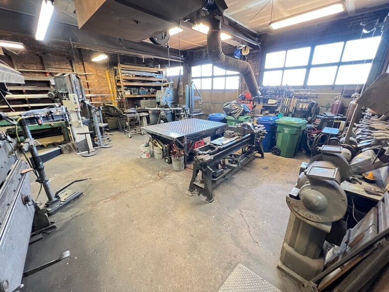 More Photos Of 1438-1442 Light St, Baltimore Showroom For Sale