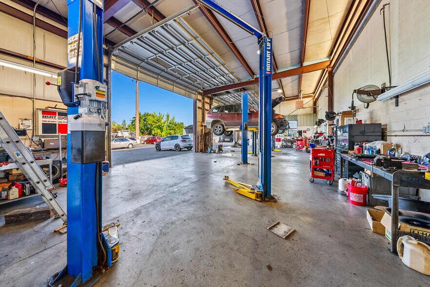 More Photos Of 3311 Biddle Rd, Medford Auto Repair For Sale