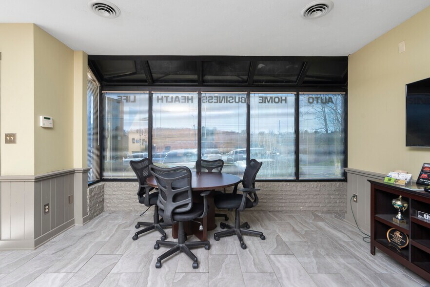 More Photos Of 829 Greenville Ave, Staunton Office For Sale