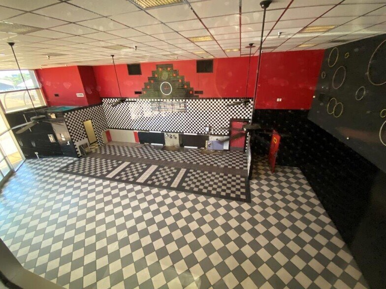 More Photos Of 359 Park Marina Cir, Redding Movie Theatre For Lease