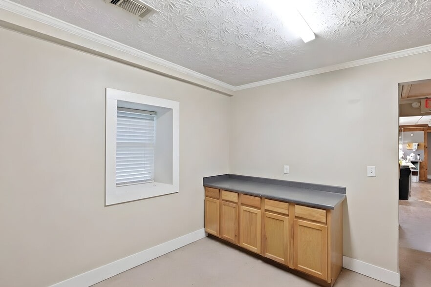 More Photos Of 3365 Thompson Bridge Rd, Gainesville Freestanding For Sale