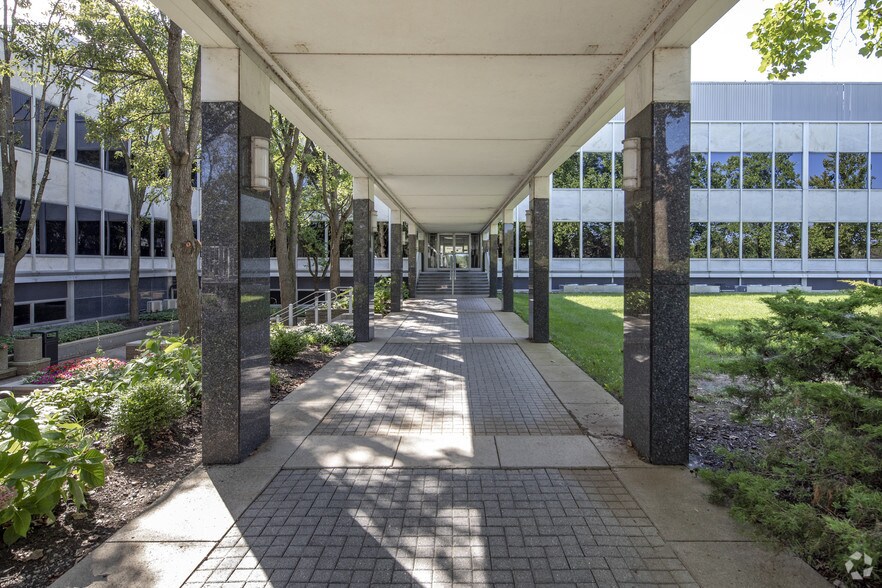 More Photos Of 101-103 Knightsbridge Dr, Hamilton Office For Lease