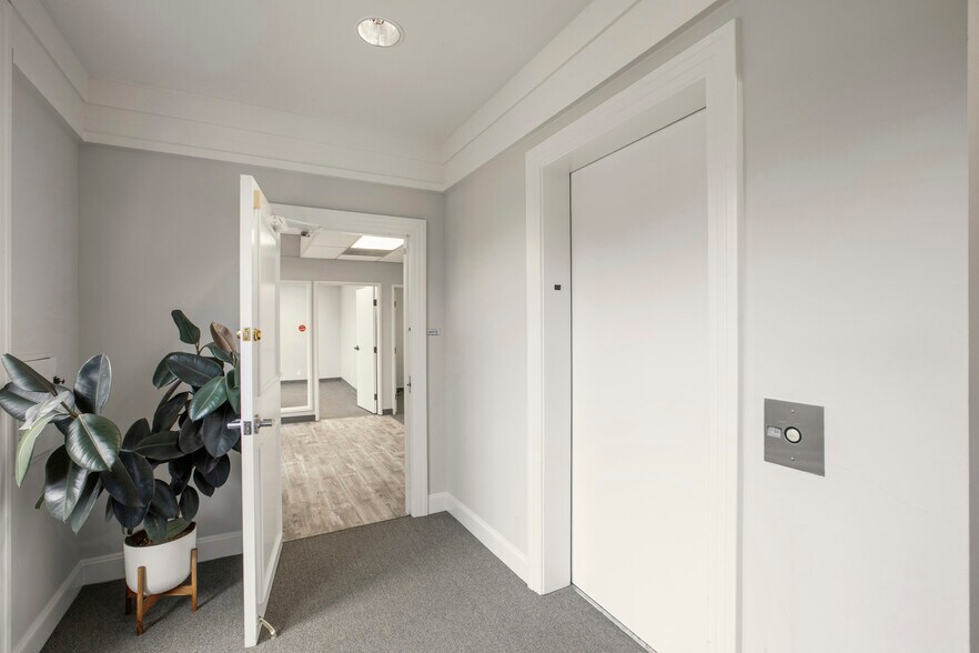 More Photos Of 1900 Mountain Blvd, Oakland Office For Sale