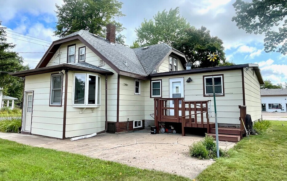 More Photos Of 2003 Broadway St S, Menomonie Storefront Retail Residential For Sale
