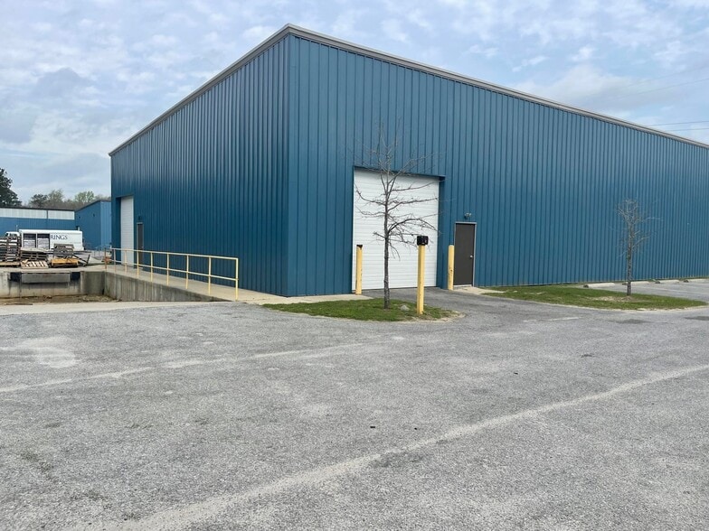 More Photos Of 7587 Sandlapper Pky, North Charleston Distribution For Lease