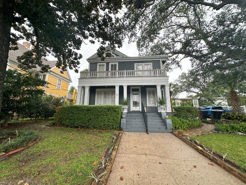 More Photos Of 16 W La Rua St, Pensacola Loft Creative Space For Sale