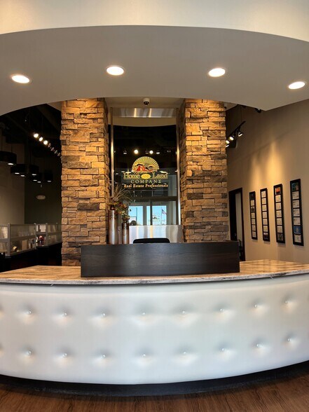 More Photos Of 269 16th St W, Dickinson Freestanding For Lease