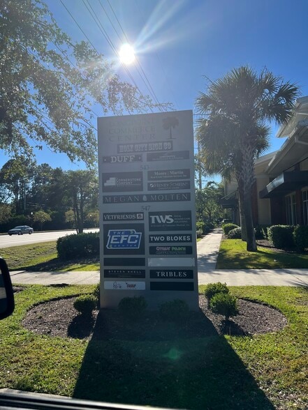 More Photos Of 547 Long Point Rd, Mount Pleasant Flex For Lease