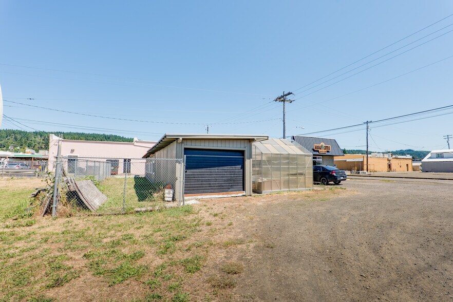 More Photos Of 119 S Calapooia St, Sutherlin Freestanding For Sale