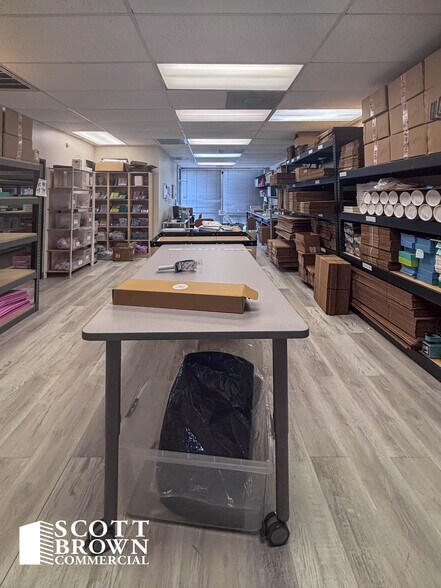 More Photos Of 13663 Jupiter Rd, Dallas Showroom For Lease