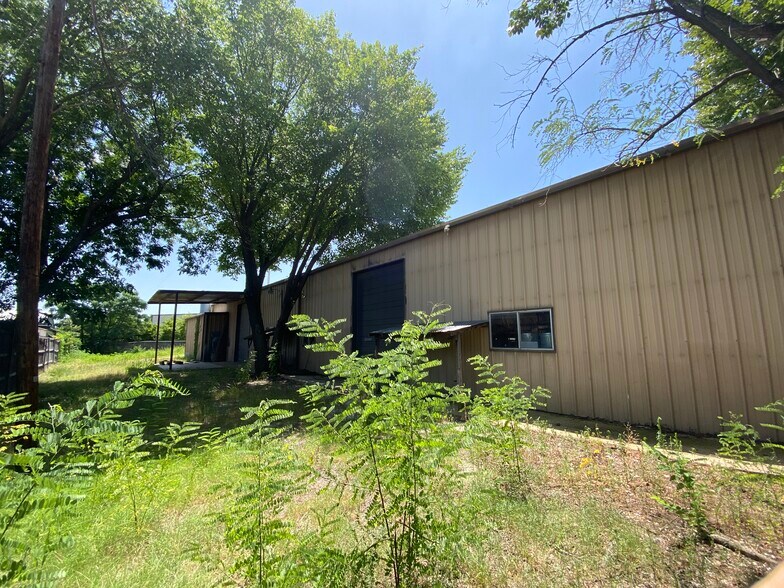 More Photos Of 715 Dallas Dr, Denton Flex For Sale