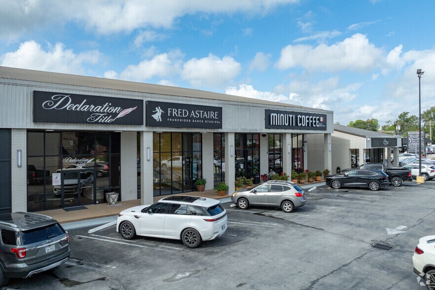 More Photos Of 12653 Memorial Dr, Houston Storefront For Lease