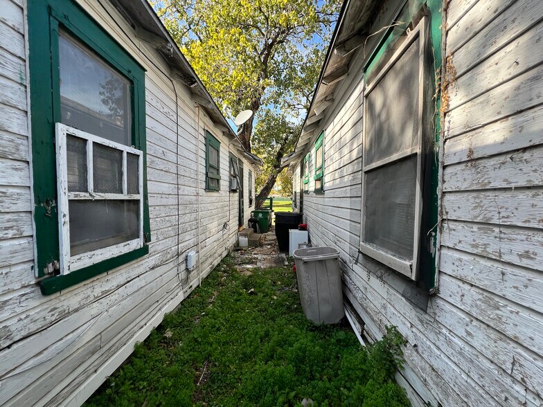 More Photos Of 2601 Lucinda St, Houston Apartments For Sale