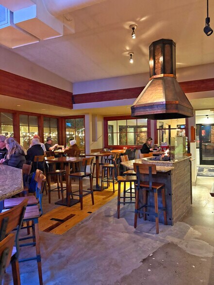 More Photos Of 4703 NE Fremont St, Portland Restaurant For Lease