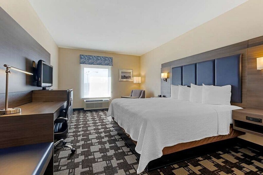More Photos Of 1525 N Milt Phillips Ave, Seminole Hotel For Sale