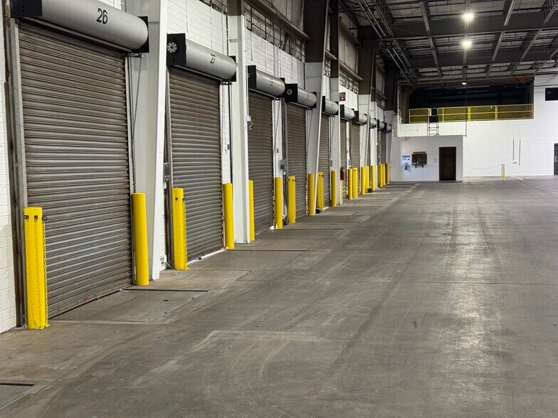 More Photos Of 7110 E Washington St, Mebane Distribution For Lease