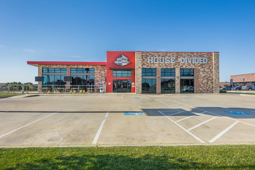 More Photos Of 7609 Hillside Rd, Amarillo Freestanding For Lease