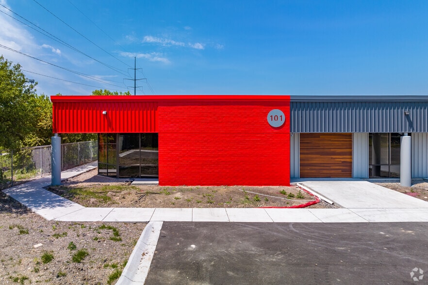 More Photos Of 8949 N Deerbrook Trl, Brown Deer Light Distribution For Sale