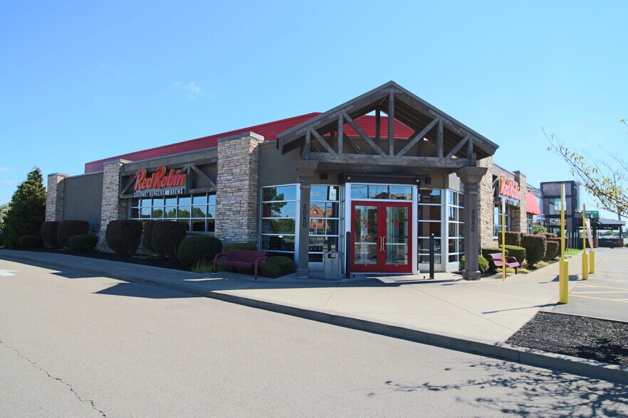 More Photos Of 4090-4100 Maple Rd, Amherst Freestanding For Lease