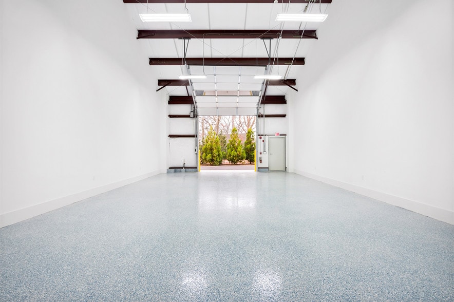 More Photos Of 77 Queens Ln, East Hampton Light Distribution For Lease