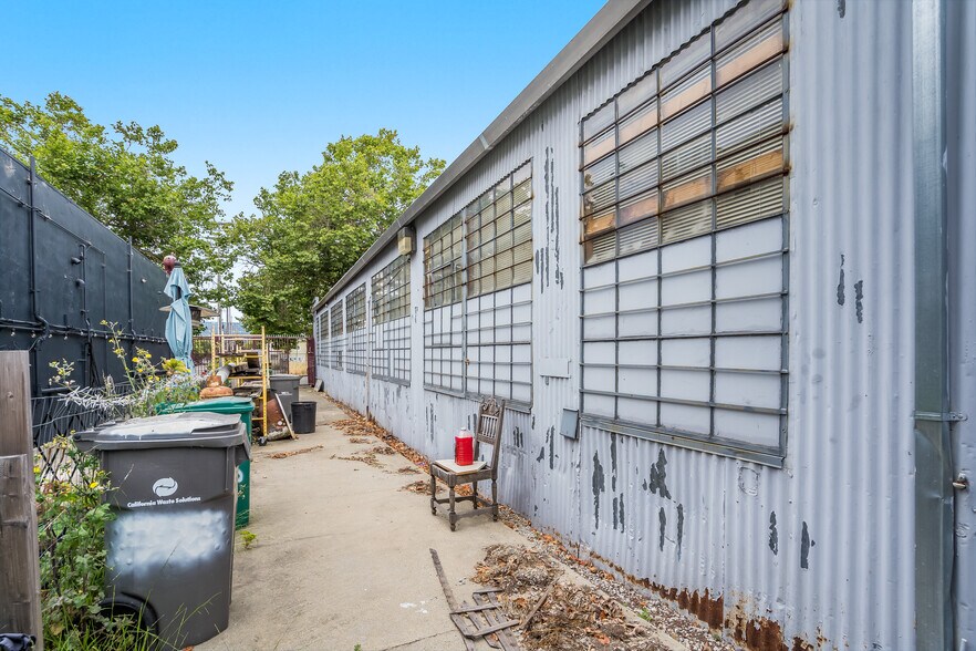 More Photos Of 5526 San Pablo Ave, Oakland Auto Repair For Sale