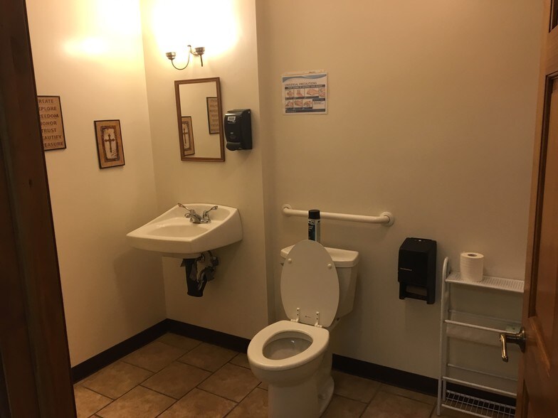 More Photos Of 1131 E Broad St, Elyria Medical For Lease