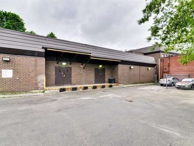 More Photos Of 107-111 Rue Maclaren E, Gatineau General Retail For Lease