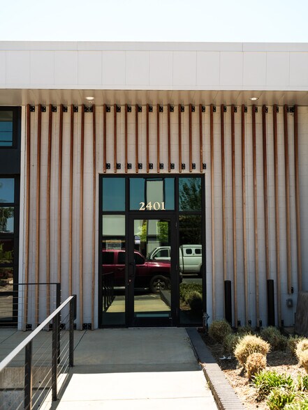More Photos Of 2400-2406 Dunavant St, Charlotte Unknown For Lease