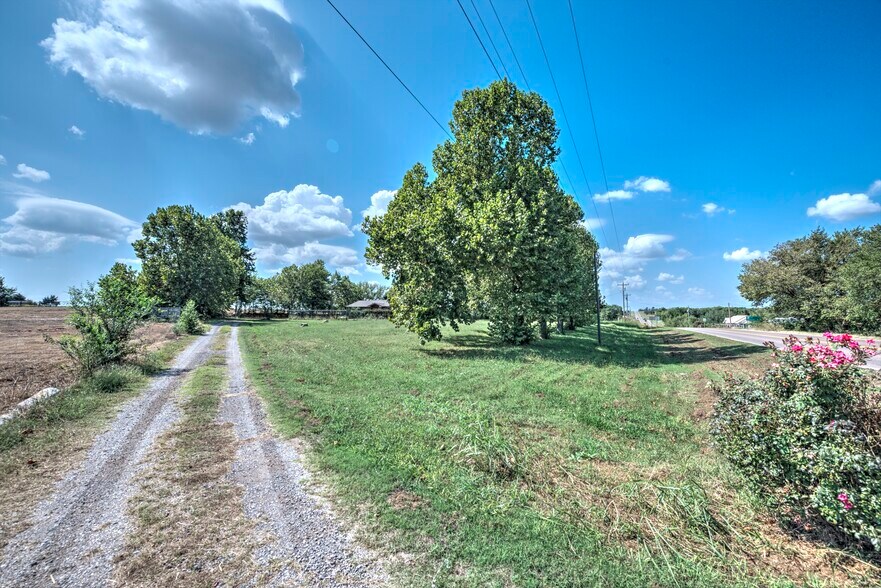 More Photos Of Oklahoma 39 Hwy @ Oklahoma 24, Purcell Land For Sale