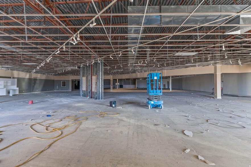 More Photos Of 1670 S Highway 165, Providence Storefront For Sale