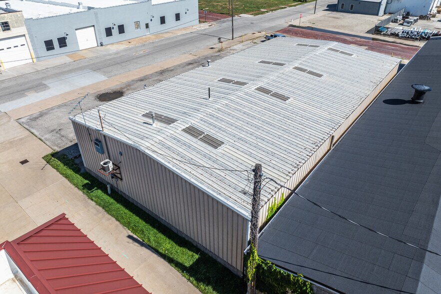 More Photos Of 624 S 7th St, Saint Joseph Industrial For Sale