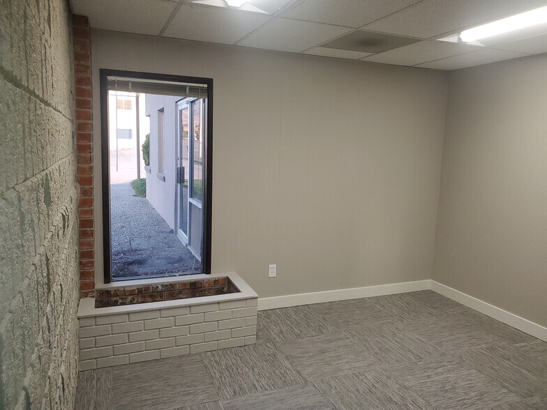 More Photos Of 98 E 9th St, Wenatchee Office Residential For Lease