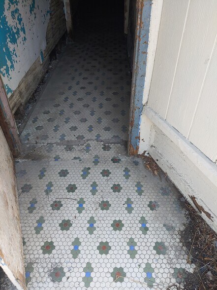 More Photos Of 1010-1016 E Main St, Columbus Storefront Retail Residential For Sale