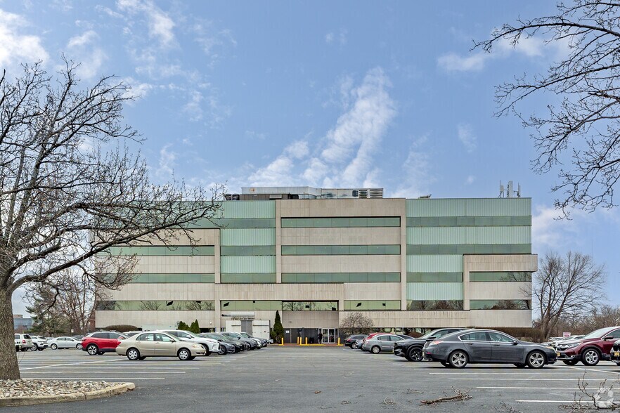 More Photos Of 125 Chubb Ave, Lyndhurst Office For Lease