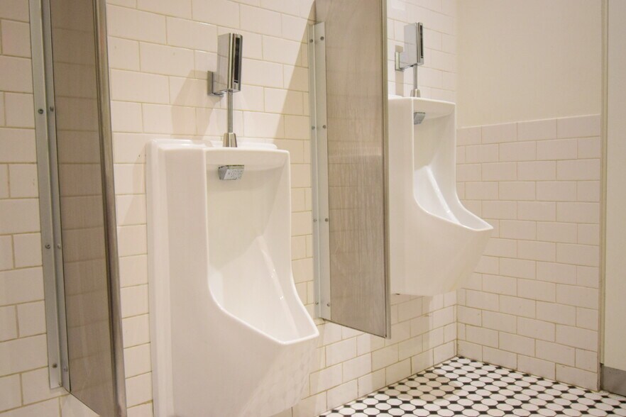 More Photos Of 23-27 2nd Ave, New York Storefront Retail Office For Lease