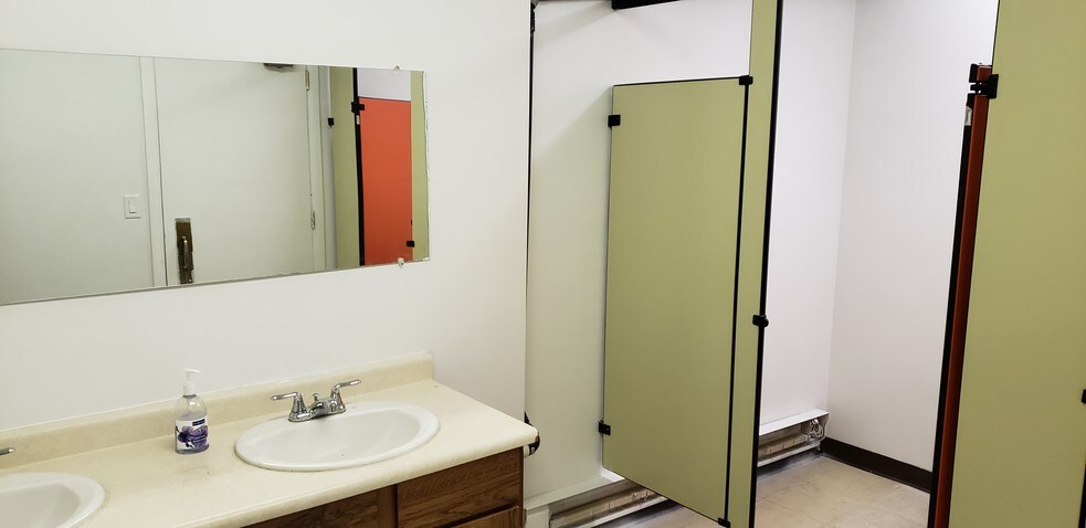 More Photos Of 10201 100th Ave, Fort Saskatchewan General Retail For Lease