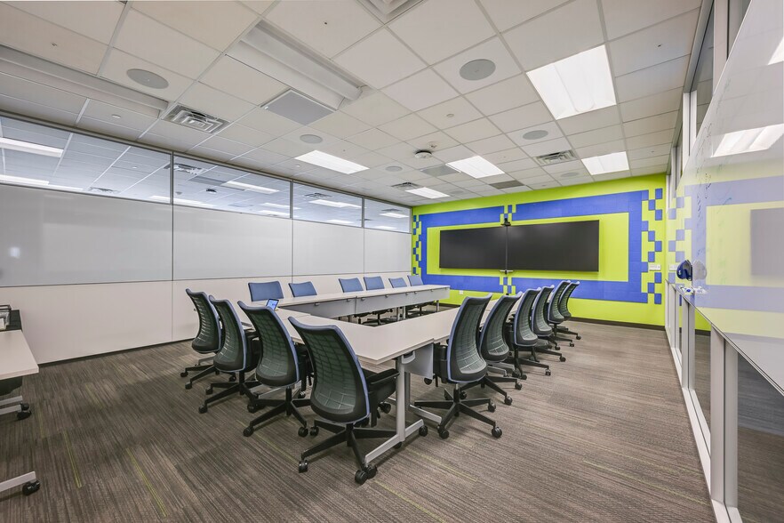 More Photos Of 5601 Headquarters Dr, Plano Office For Sale