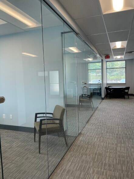 More Photos Of 400 Corporate Dr, Stafford Office For Lease