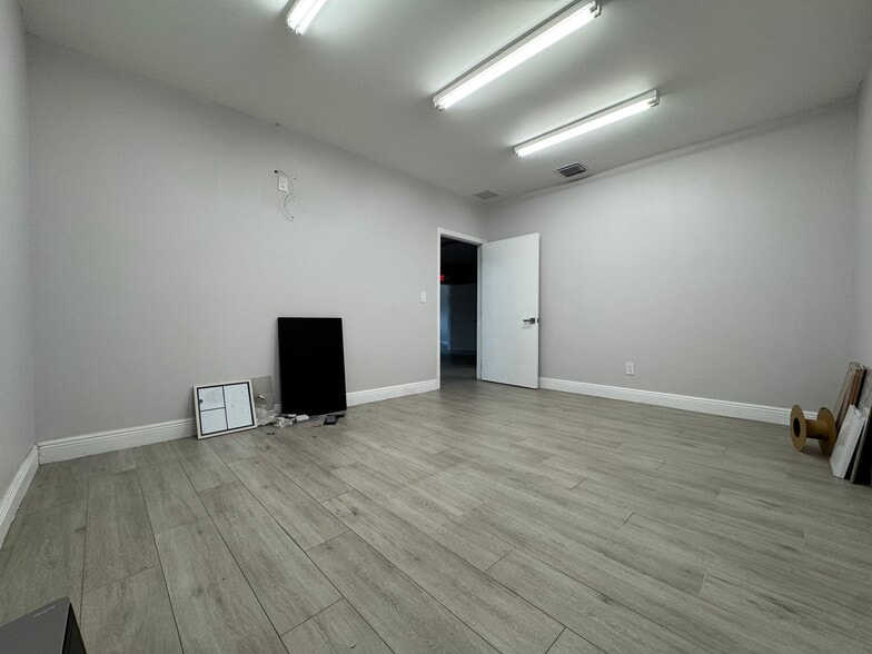 More Photos Of 7555-7575 W 2nd Ct, Hialeah Warehouse For Sale