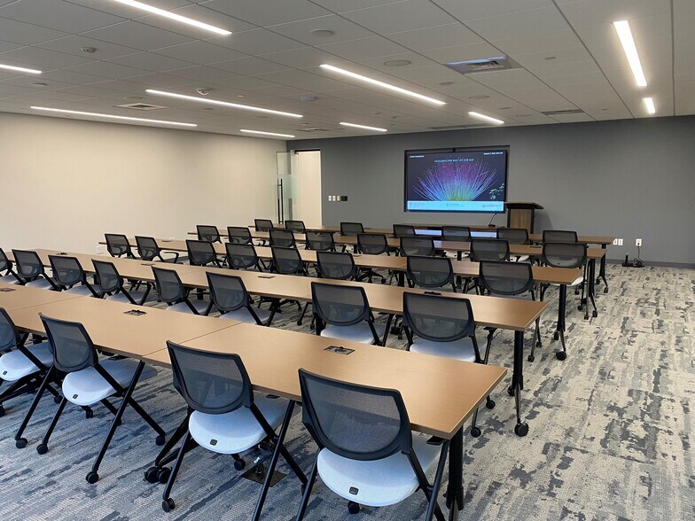 More Photos Of 10926 David Taylor Dr, Charlotte Coworking Space