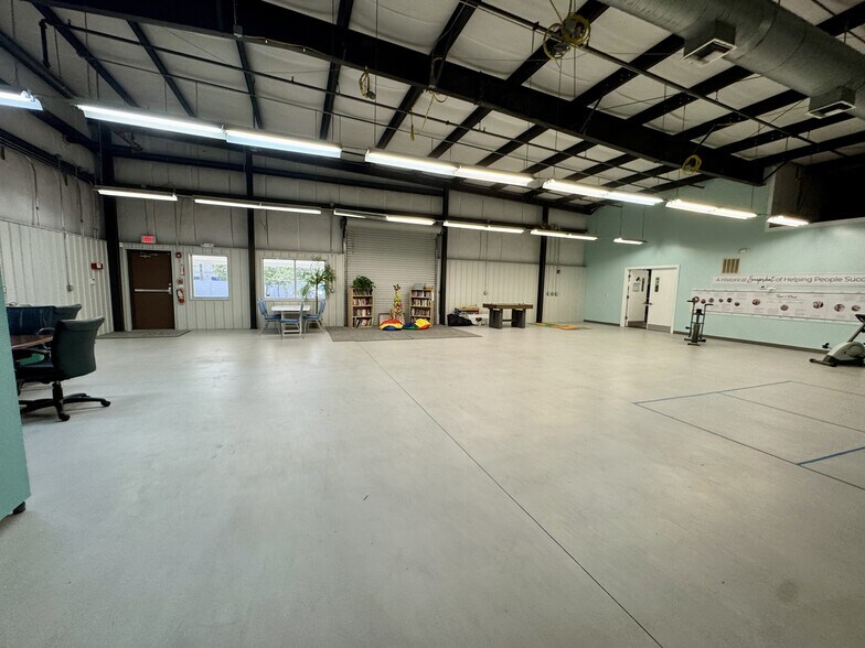 More Photos Of 1601 NE Success Dr, Jensen Beach Manufacturing For Sale