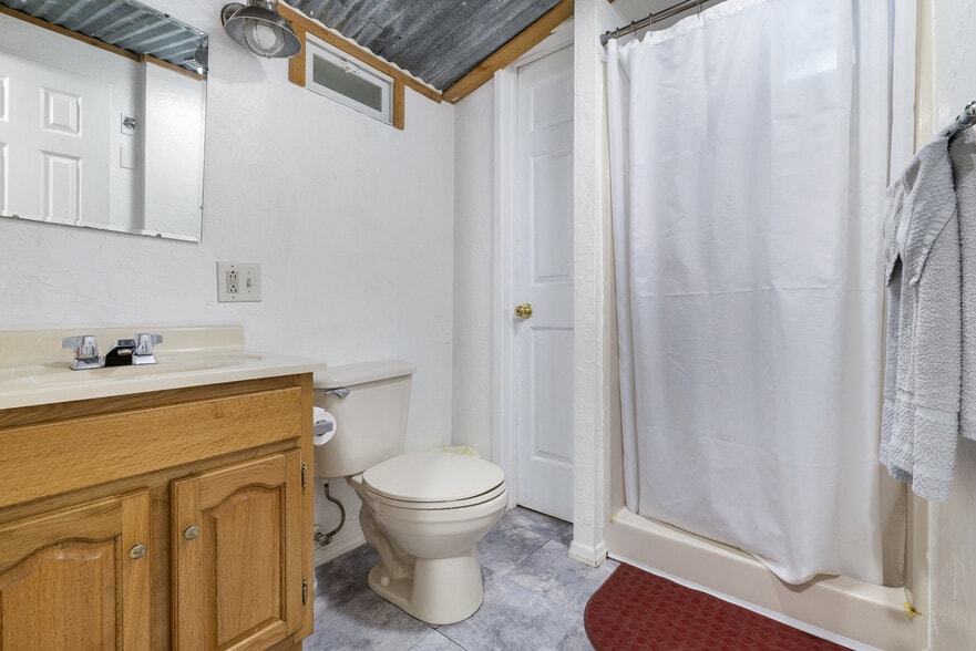 More Photos Of 621 Court St, Jasper Trailer Camper Park For Sale