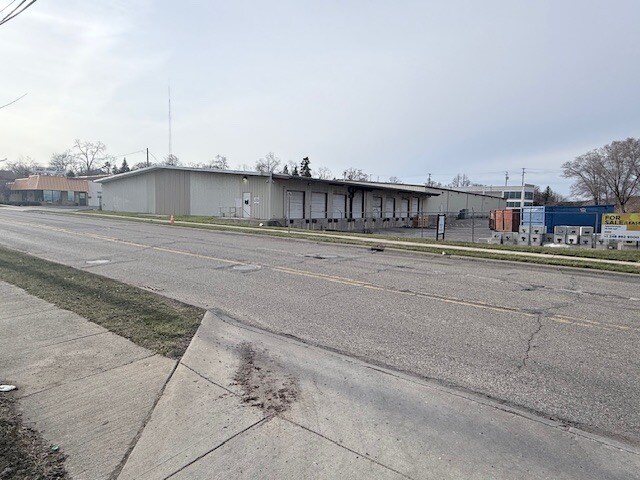 Primary Photo Of 112 W Pike St, Pontiac Distribution For Sale